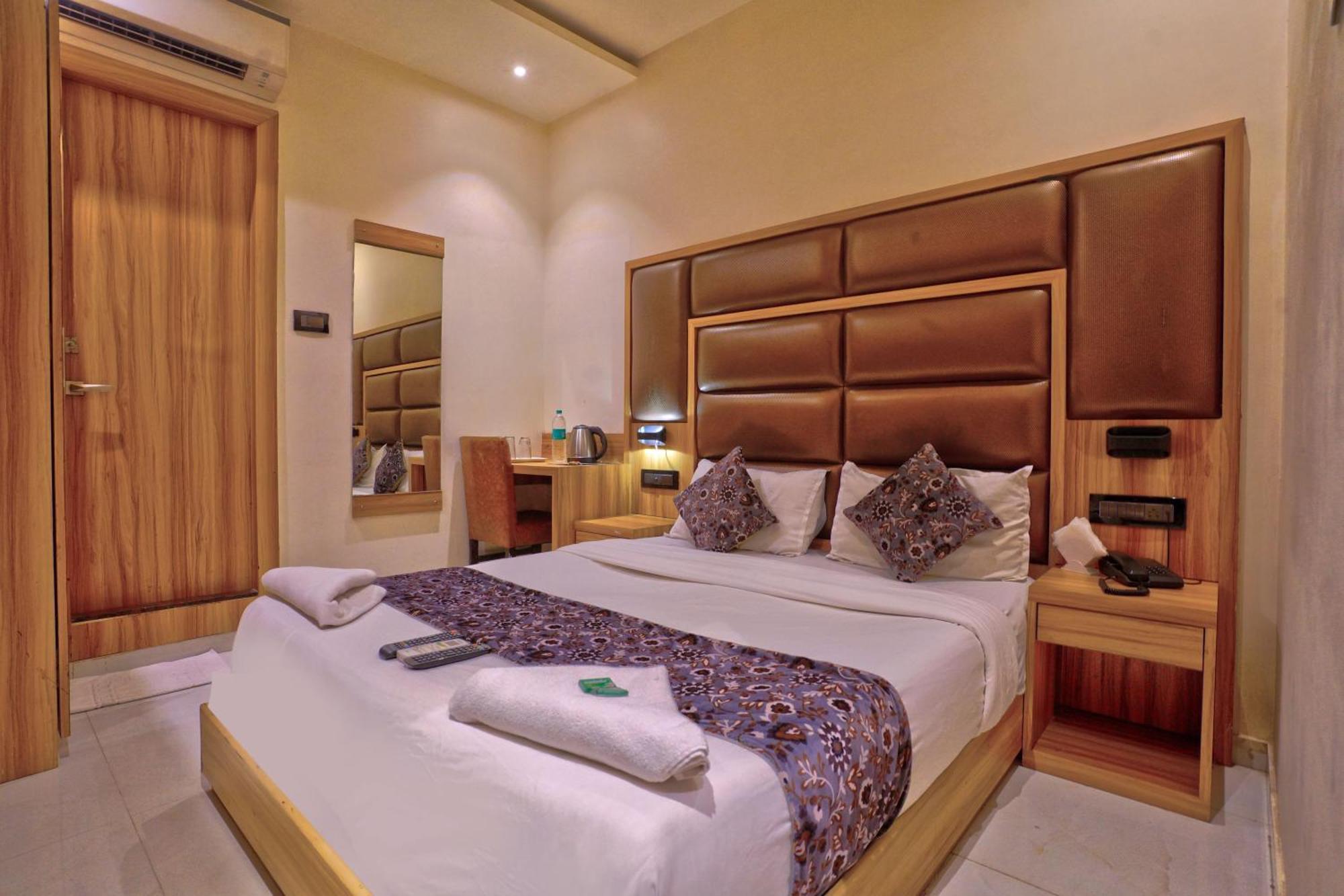 Meriton Buisness Hotel Mumbai International Airport T-2 — Photos 3